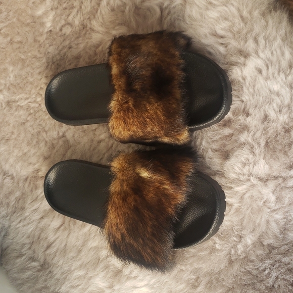 UGG Shoes - UGG Limited Edition Brown/Black Royale Genuine Lamb Fur Slides